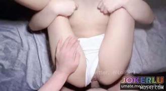  寂寞的表妹在床上玩嫩穴 糯米宝宝