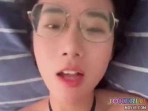  小学语文老师眼镜少妇露脸啪啪从穿婚纱到床上性爱照反差感拉满