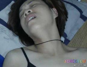  快递公司老板娘被健壮员工约到家里一顿爆操