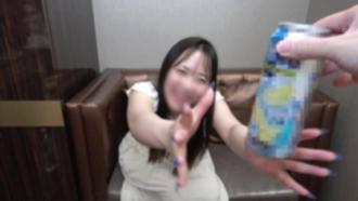 FC2-PPV-4720687 【共3次射精】一個性慾旺盛、皮膚白皙、早洩、潮吹的少女，掙脫了限制器。她為了滿足自己的快感，擠出了100%純淨的精液。