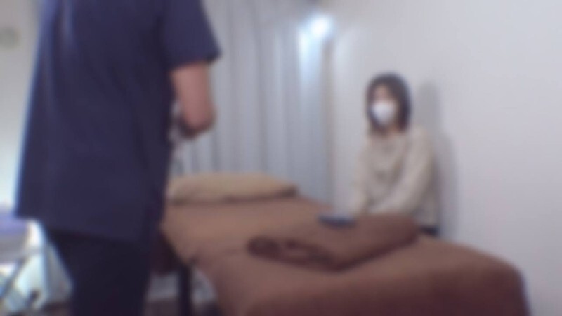 FC2-PPV-4705951 新品半價促銷，至6月22日至6月22日！ 【無/性】一位看起來文靜內斂的女性來到店裡。她是一位嬌小玲瓏的辦公室女性，皮膚細膩，臀部曲線優美。她陰毛濃密，令人心動不已。